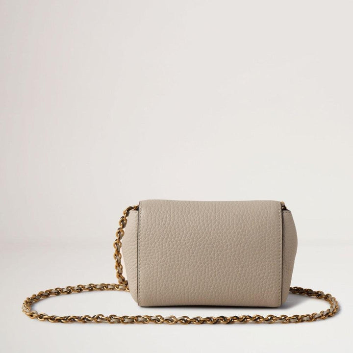 Mulberry Mini Lily Krijttasje van lichtgrijs leer met gouden ketting vanaf de achterkant gezien. Modelrl7749736w160.