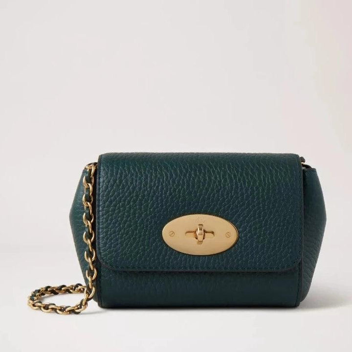 Mulberry Mini Lily in donkergroen leer met gouden kettingriem en sluiting aan de voorkant. ModelRL7749736Q633.