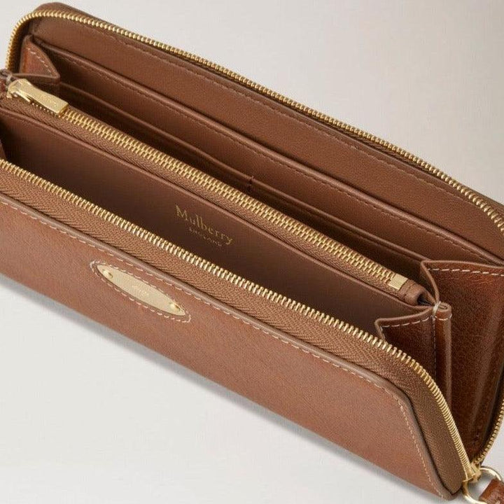 Mulberry Plaque 8 CC Zip Purse Legacy in bruin leer, zichtbare vakken en ritsen. ModelRL7043275G110