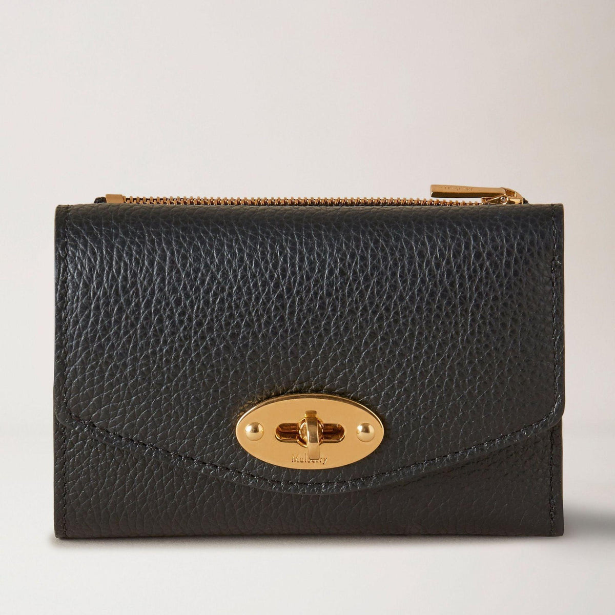 Mulberry Portemonnee Darley Gevouwen Multicard Zwart in zwart reliëfleer met gouden draaisluiting, Model RL6665205A100
