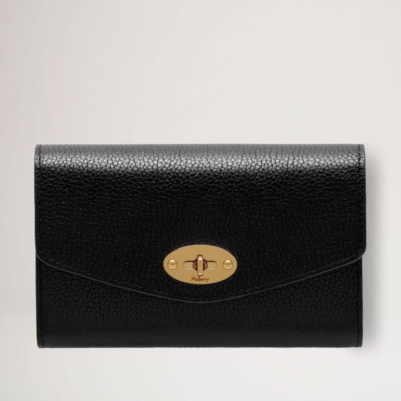 Mulberry Portemonnee medium Darley Klassiek Grain Black van zwart leer met reliëf en gouden details. Modelrl4869205a100