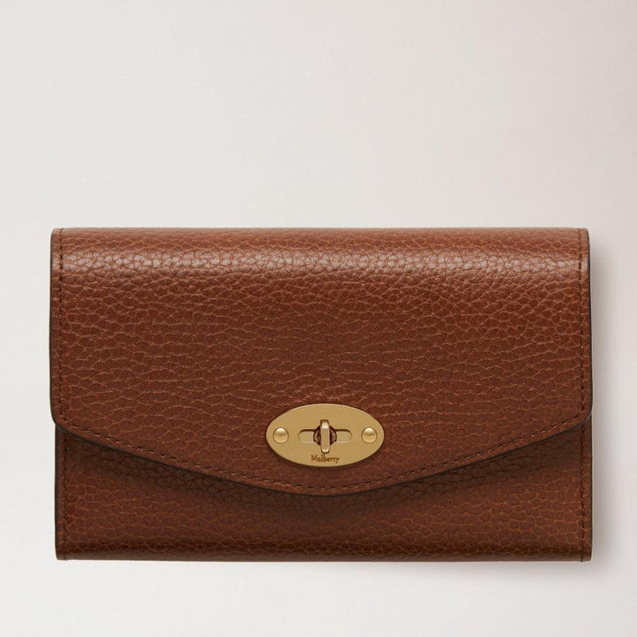 Mulberry Portemonnee medium Darley Portemonnee eiken in bruin leer met gouden gesp. ModelRL7416552G110.