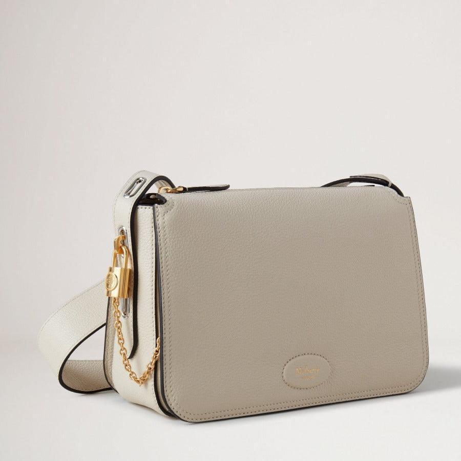 Mulberry Tas Billie Chalk Small Classic Grain in licht leer met schouderband en gouden details, Model HH8301205W160