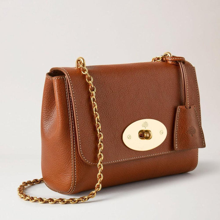 Mulberry Zak Lily erfenis NVT toont een bruinleren tas met gouden ketting en klassieke sluiting. ModelHH7945275G110