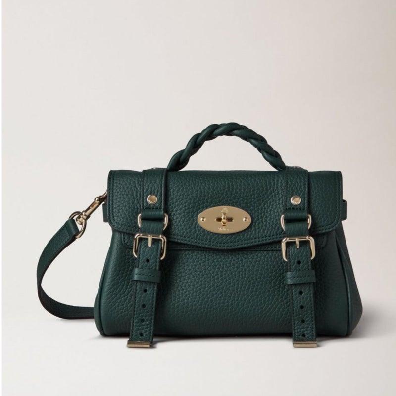 Mulberry Tas Mini Alexa Zwaarkorrelig Mulberry Groen toont een klein groen leren tasje met een gevlochten handvat en gouden gespen. ModelRL6595736Q633