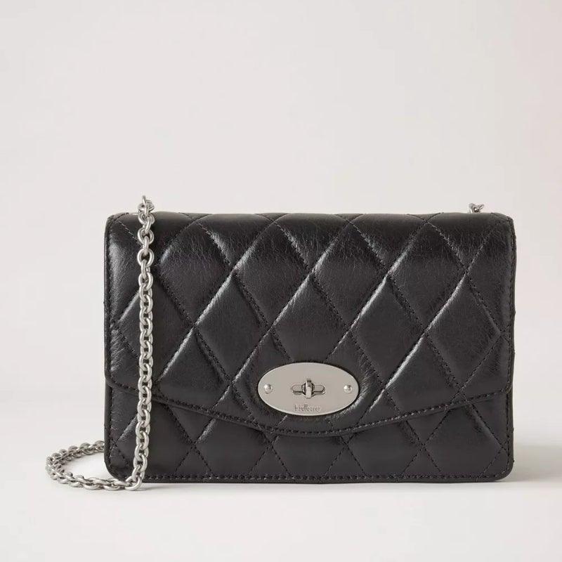 Mulberry Tas klein Darley Zwart gewatteerd glanzend kalfsleer van zwart gewatteerd leer met zilveren ketting. ModelRL6060211A100.