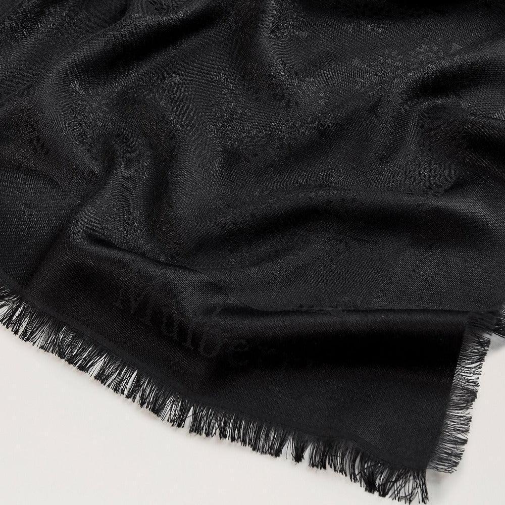 Mulberry Tree Square Silk Black, zwarte zijden sjaal met ton-sur-ton patroon en franjerand. Model vs4639709a100