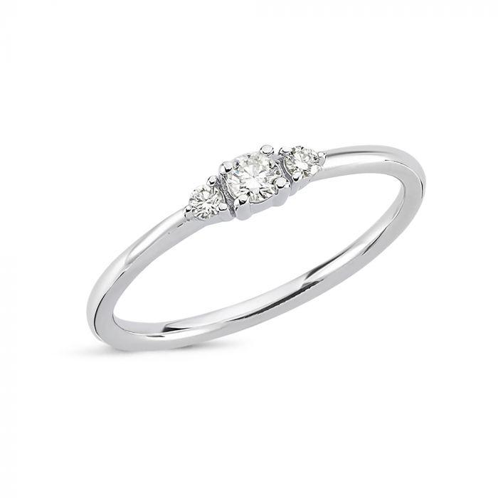 nuran-14kt-petit-ring-met-diamanten toont een slanke witgouden ring met drie kleine diamanten. ModelR1110HG-015-001-1