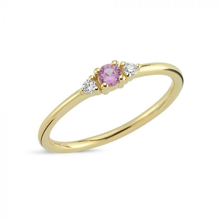Nuran 14kt Petit Ring Pink Sapphire and Diamonds toont een slanke gouden ring met een roze saffier en twee diamanten, model R1110LS-005-001-1.