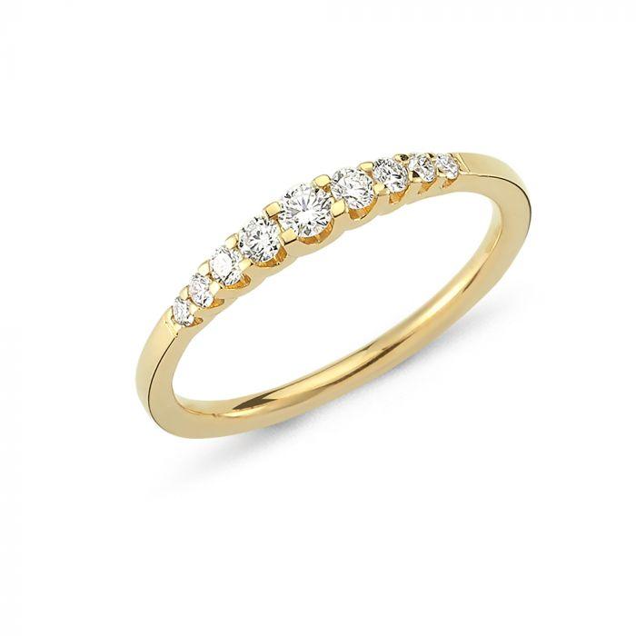 Nuran Empire Ring met Diamanten toont een elegante gouden ring met zeven heldere diamanten, Model a3010-024-001