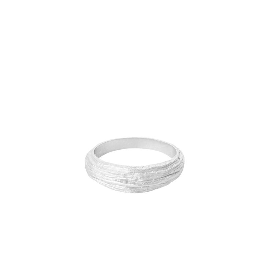 Pernille Corydon Coastline Ring in zilver, eenvoudige en ruwe structuur. Model R-470-S-004-1