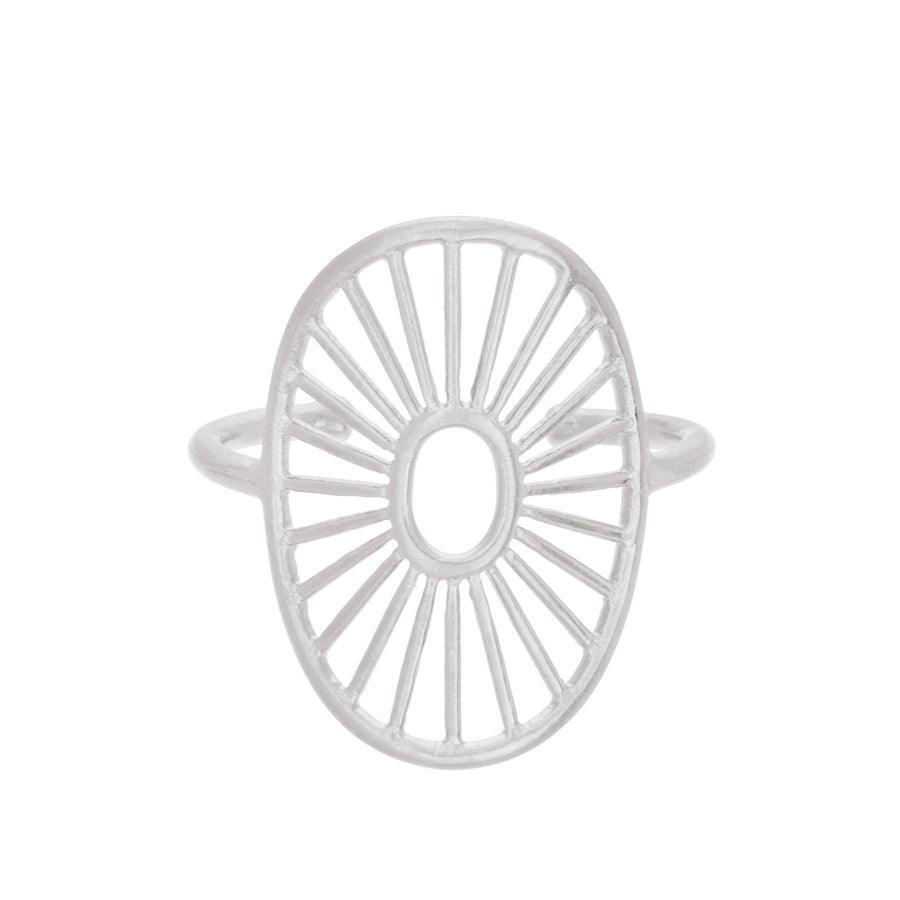 Pernille Corydon Daylight Ring R-571-S heeft een ronde, zilverkleurige ring met open straallijndetail. Model R-571-S-001-1