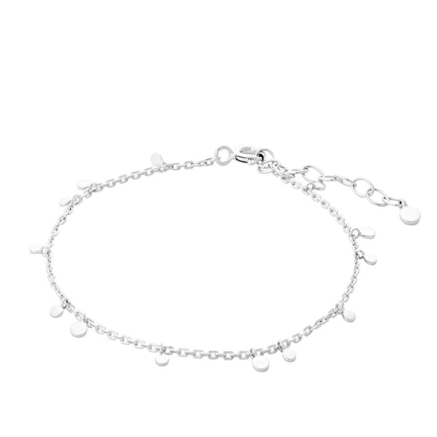 Pernille Corydon Glow Armband met kleine glanzende hangers in zilver op een witte achtergrond. Model B-018-S