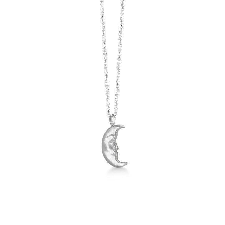 Polar Jewelry Moon Zilverkleurige ketting met smalle zilveren maanhanger aan een eenvoudige ketting. Model TMO-NL-SL-00250-2