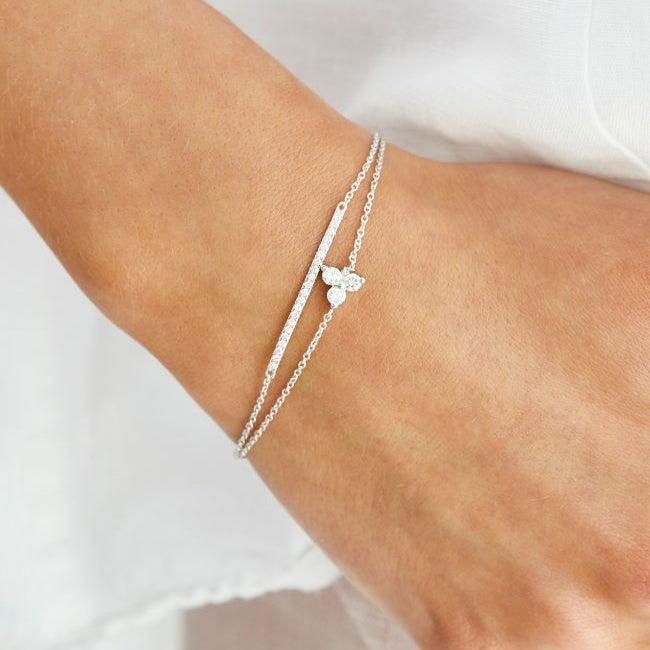 RO Copenhagen 18kt Rock Classic-armband in witgoud met elegante diamanten om de pols. Model 106711-001