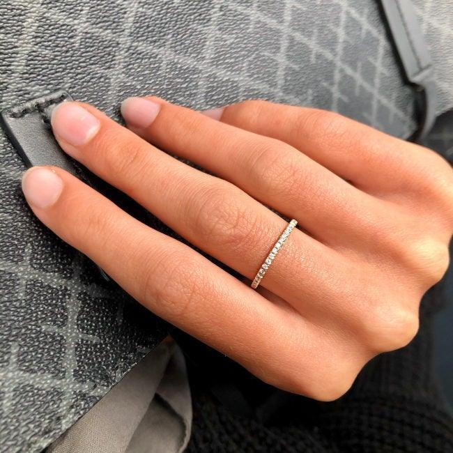 ro copenhagen 18kt rock klassieke diamanten ring witgoud aan de ene kant, elegant en discreet, model 106254-001