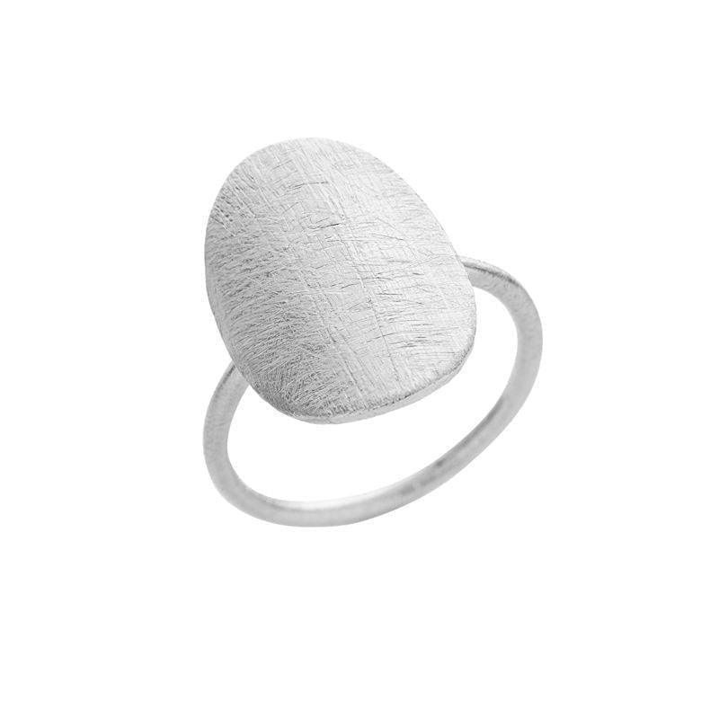 Zilveren Susanne Friis Bjørner ring met mat geborstelde ovale bovenkant, elegant en modern. Model 16971-1697-1-001-1