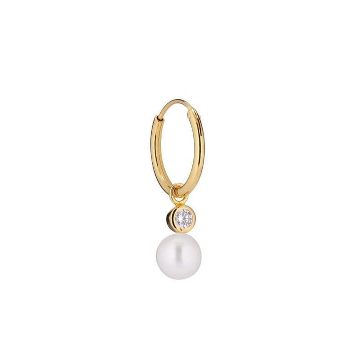 the-earring-shop-bubble-hoop-fw2019-fw2019-1. Elegante goudkleurige oorring met heldere steen en witte parel. Modelfw2019-fw2019-1.