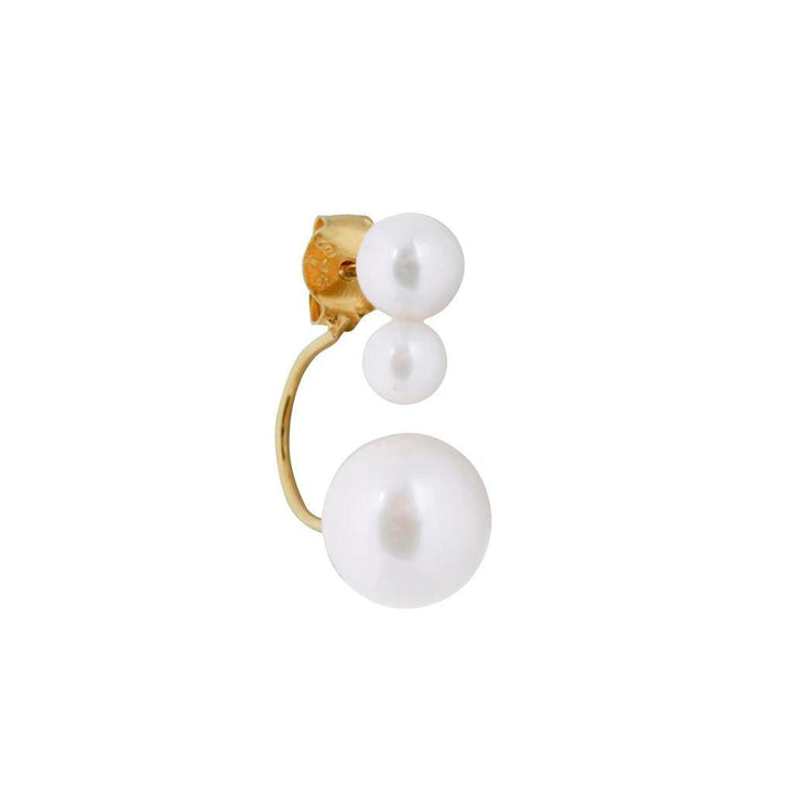 White Moon Earrings tonen een elegante gouden ring ontworpen met drie witte parels. ModelSS2203-SS2203-1.